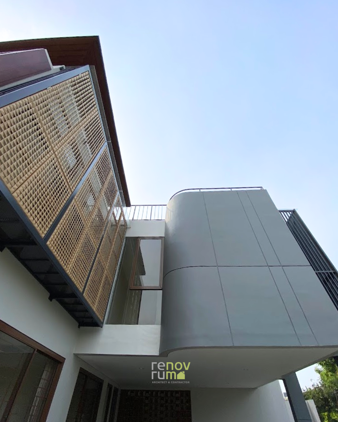 Punya Rumah Depan nya Mewah Cocok Banget Buat Pasutri